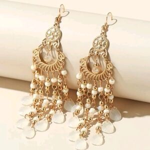 ✨3 FOR $28✨🆕WHITE/OPAL BEADED BOHO DROP EARRINGS